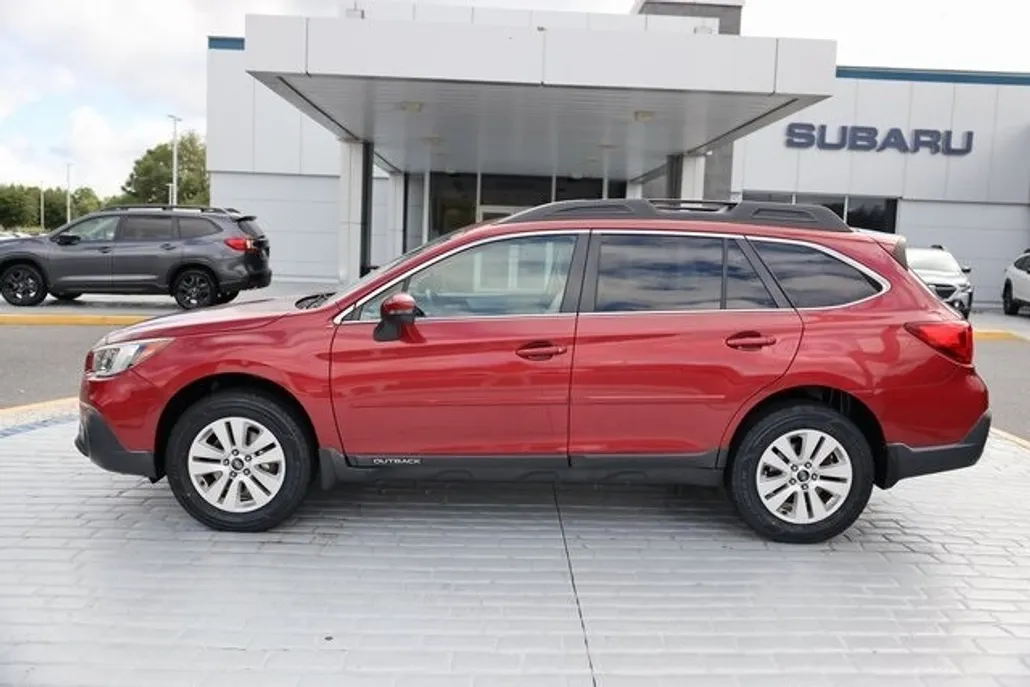 2018 Subaru Outback 2.5i Premium photo 1