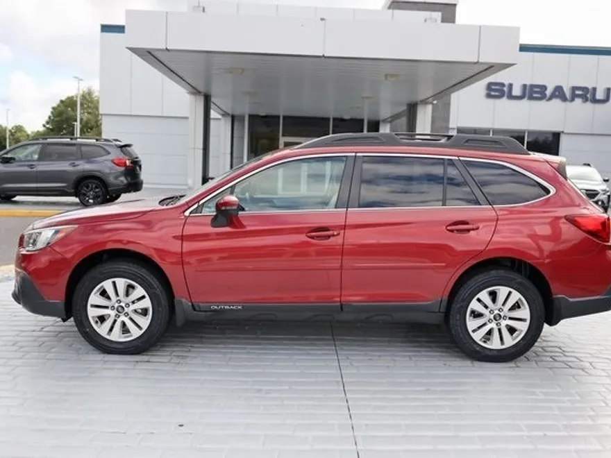 2018 Subaru Outback 2.5i Premium photo 1