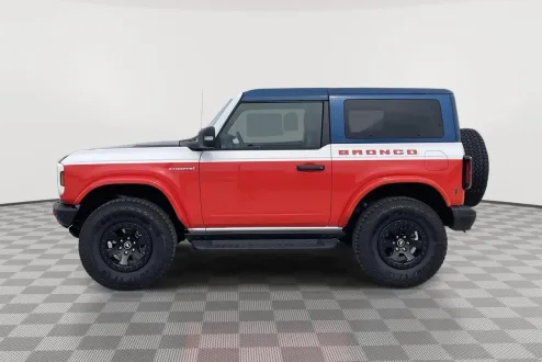 2025 Ford Bronco First Edition photo 2