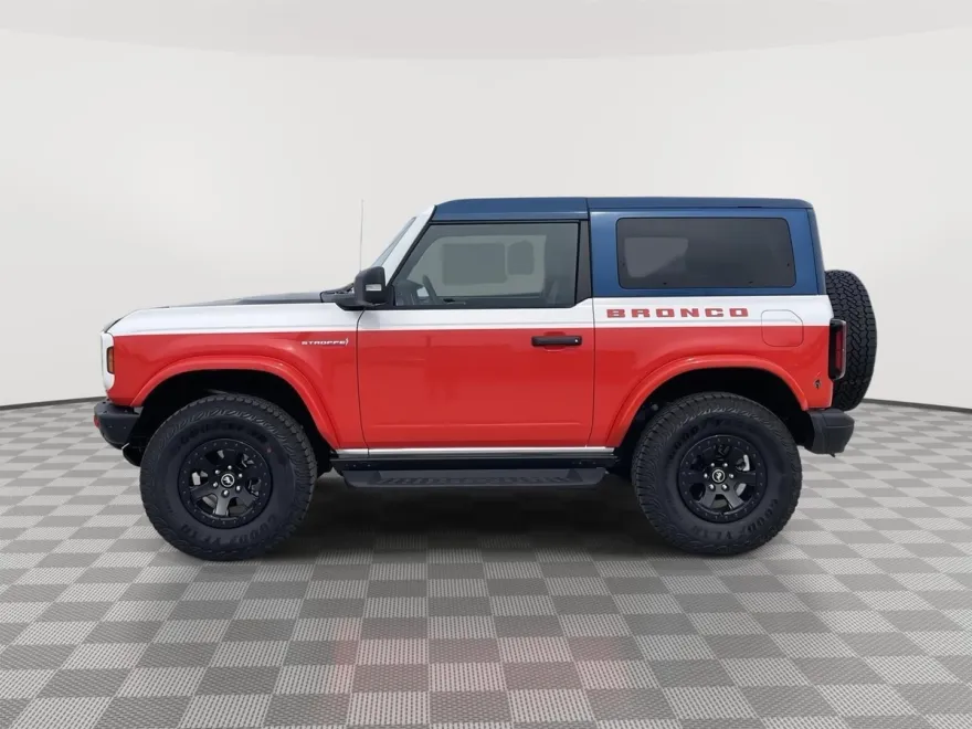 2025 Ford Bronco First Edition photo 2