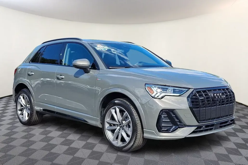 2024 Audi Q3 45 TFSI S line Premium photo 1