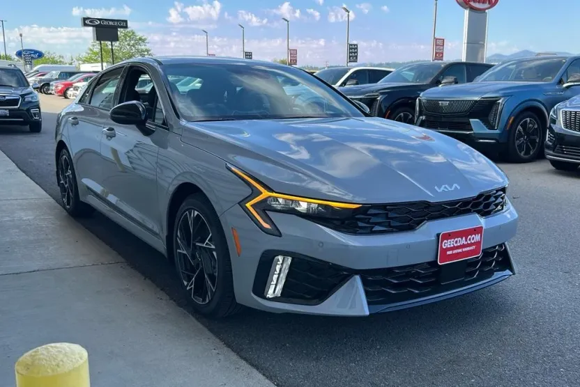 2026 Kia K5 GT-Line photo 1