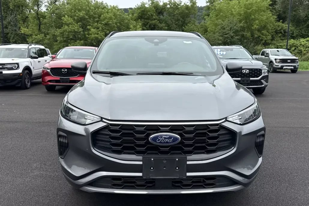 2024 Ford Escape ST-Line photo 1