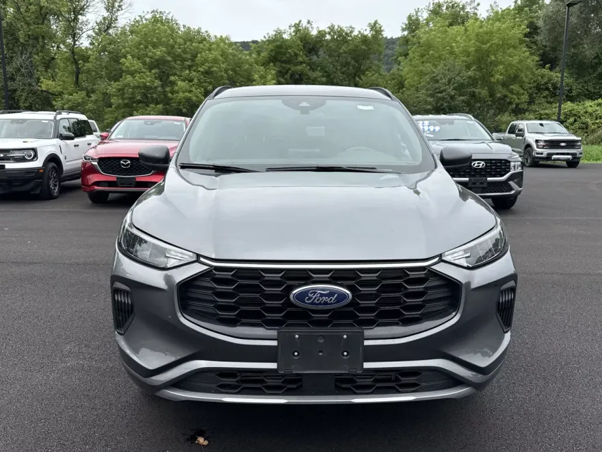 2024 Ford Escape ST-Line photo 1