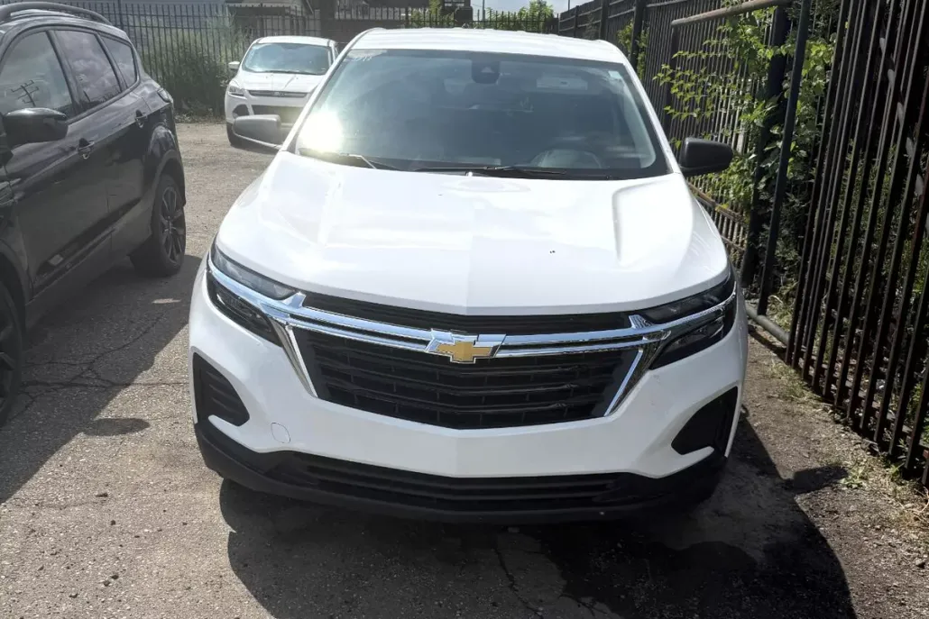 2023 Chevrolet Equinox LT LS photo 1