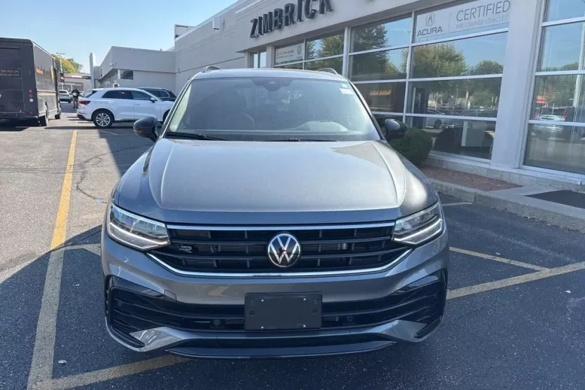 2024 Volkswagen Tiguan SE R-Line Black photo 1