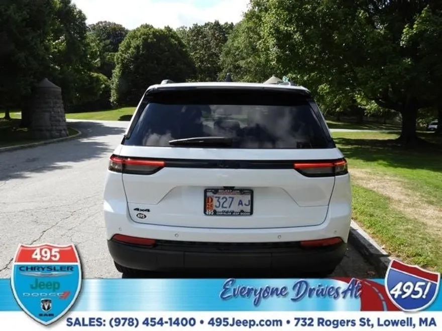 2023 Jeep Grand Cherokee Altitude photo 1