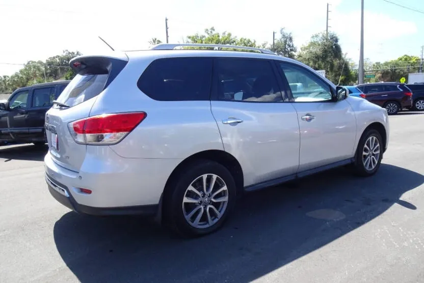 2014 Nissan Pathfinder S photo 1