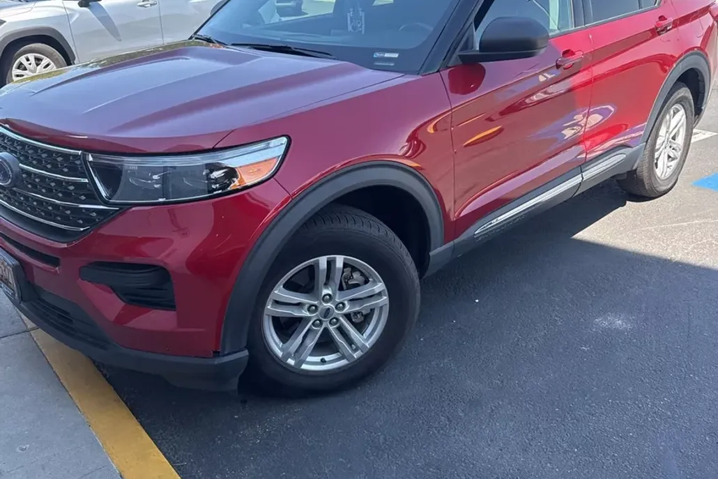 2022 Ford Explorer XLT photo 1