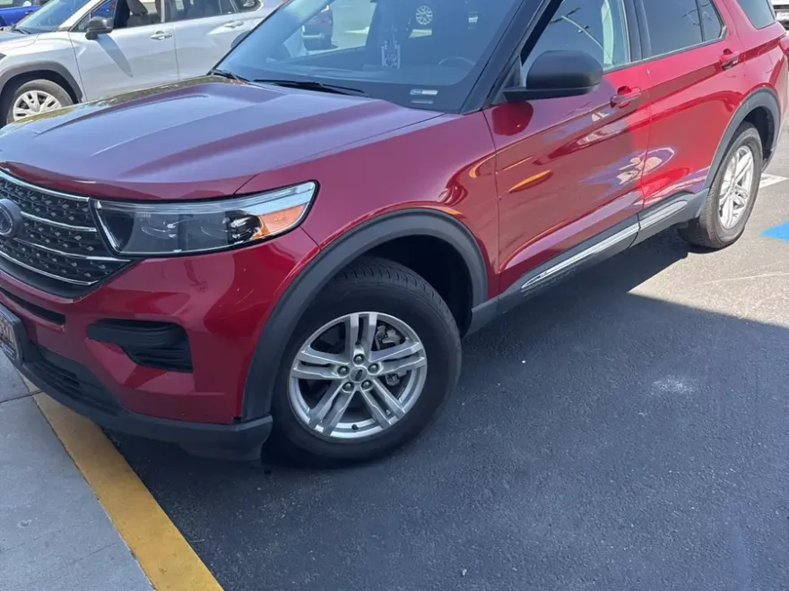 2022 Ford Explorer XLT photo 1