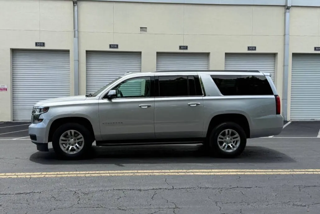 2020 Chevrolet Suburban LT photo 1