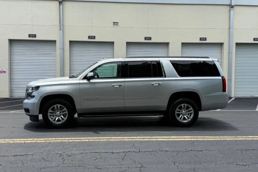 2020 Chevrolet Suburban LT photo 1
