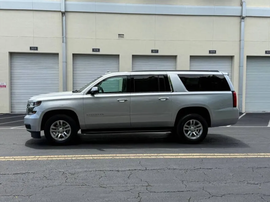 2020 Chevrolet Suburban LT photo 1