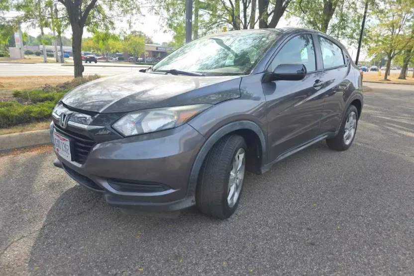 2016 Honda HR-V LX photo 1