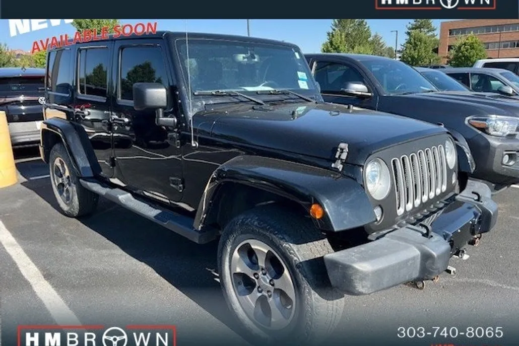 2017 Jeep Wrangler Unlimited Sahara photo 1
