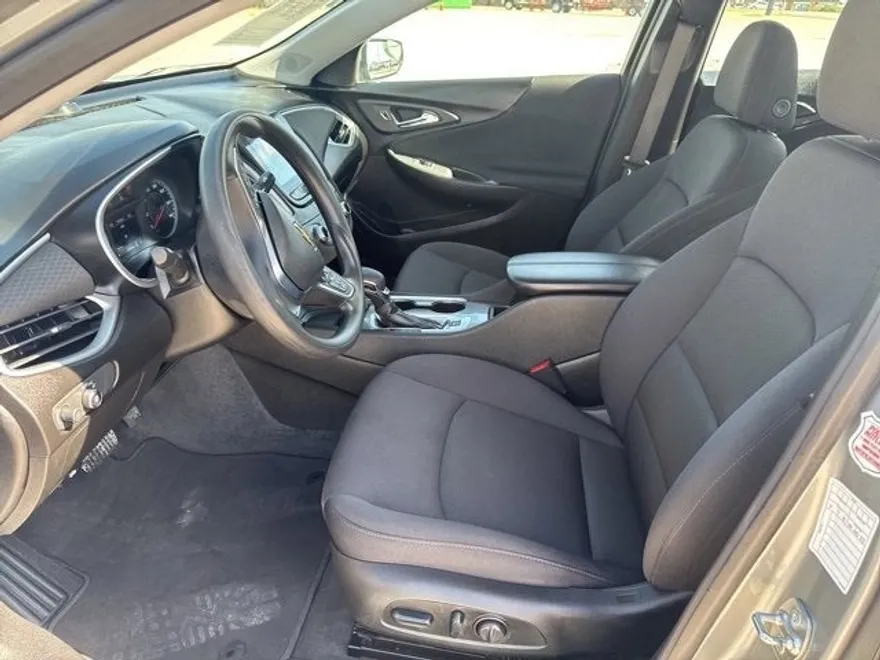 2024 Chevrolet Malibu 1LT photo 1