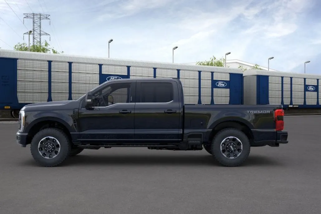 2025 Ford F-350 Lariat photo 1