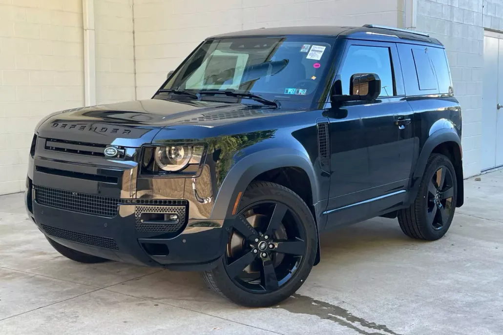 2025 Land Rover Defender X-Dynamic SE photo 1