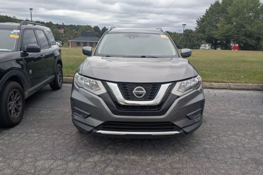 2020 Nissan Rogue SV photo 1