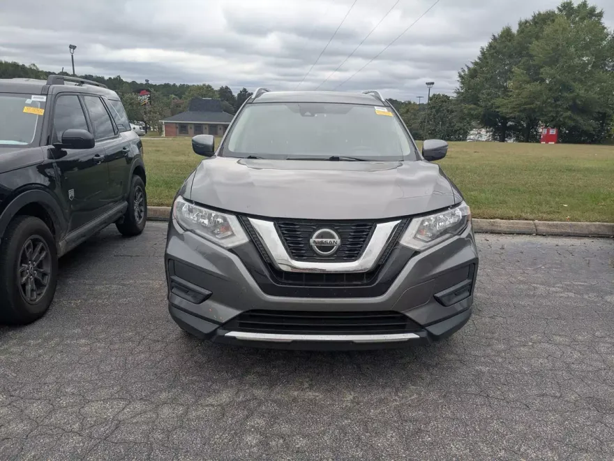 2020 Nissan Rogue SV photo 1