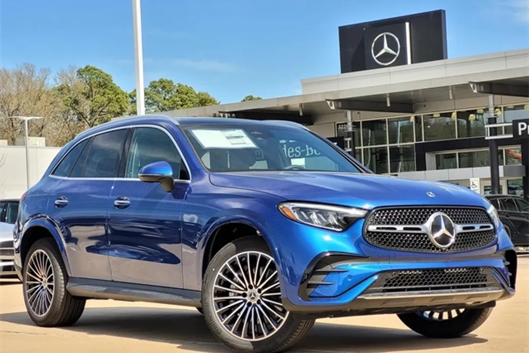 2025 Mercedes Benz GLC 300 photo 1