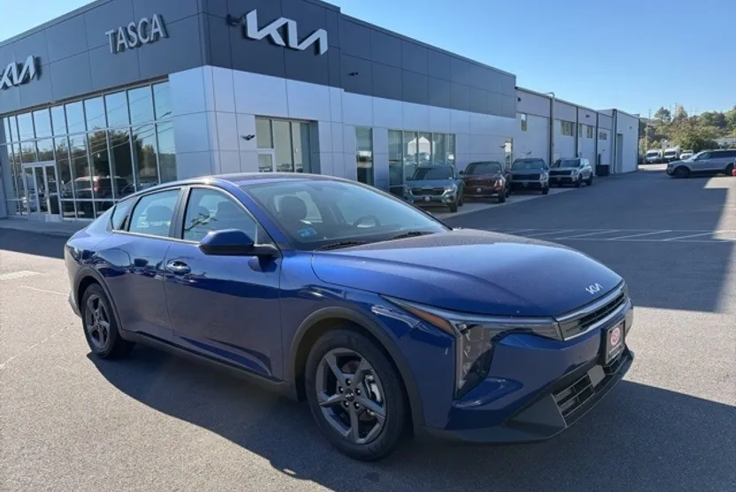 2025 Kia K4 LXS photo 1