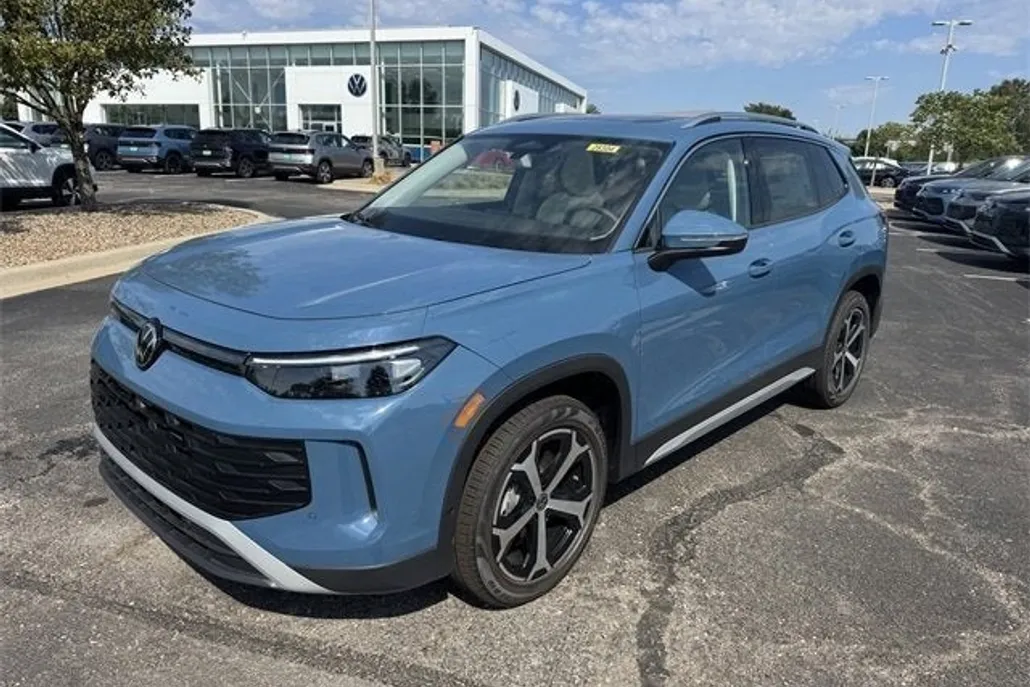 2025 Volkswagen Tiguan SE photo 1