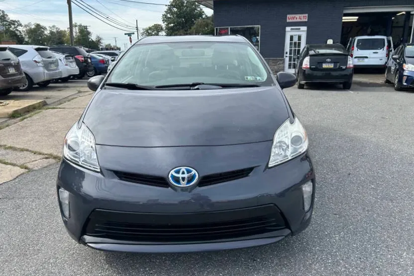 2013 Toyota Prius Two photo 1