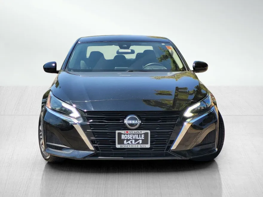 2023 Nissan Altima 2.5 SV photo 1