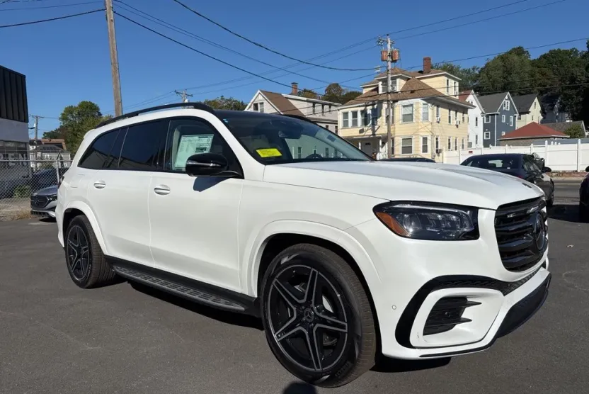 2026 Mercedes Benz GLS 450 4MATIC photo 1