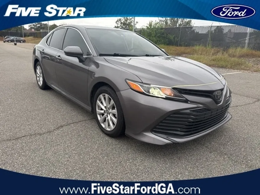 2020 Toyota Camry LE photo 1
