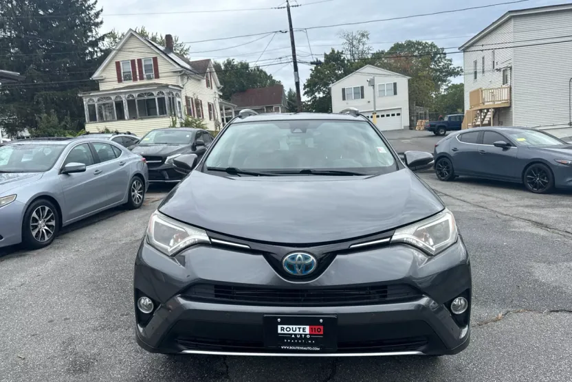2016 Toyota RAV4 Hybrid XLE photo 1