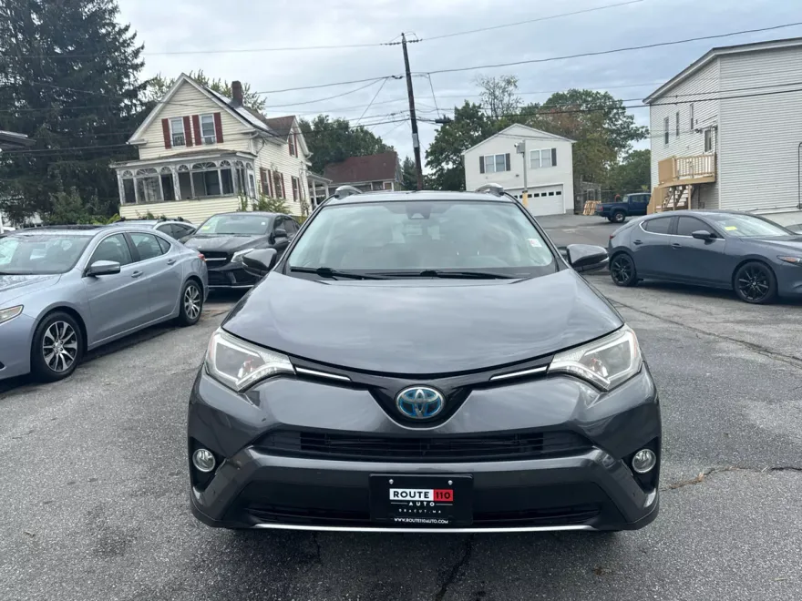 2016 Toyota RAV4 Hybrid XLE photo 1