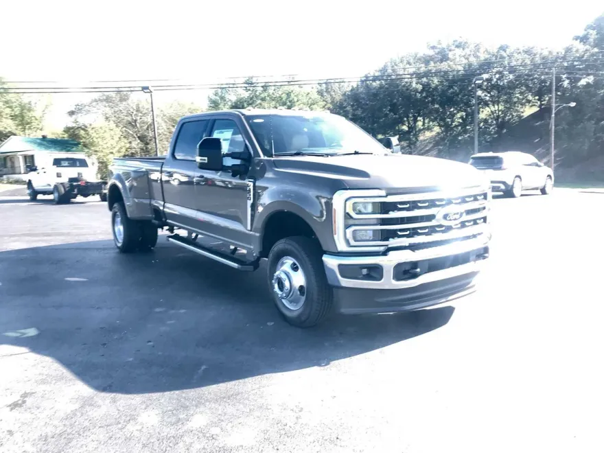2026 Ford F-350 Lariat photo 1