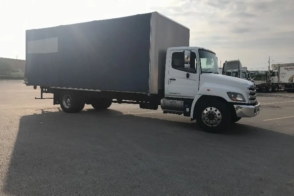 2016 Hino Conventional Type Truck photo 1