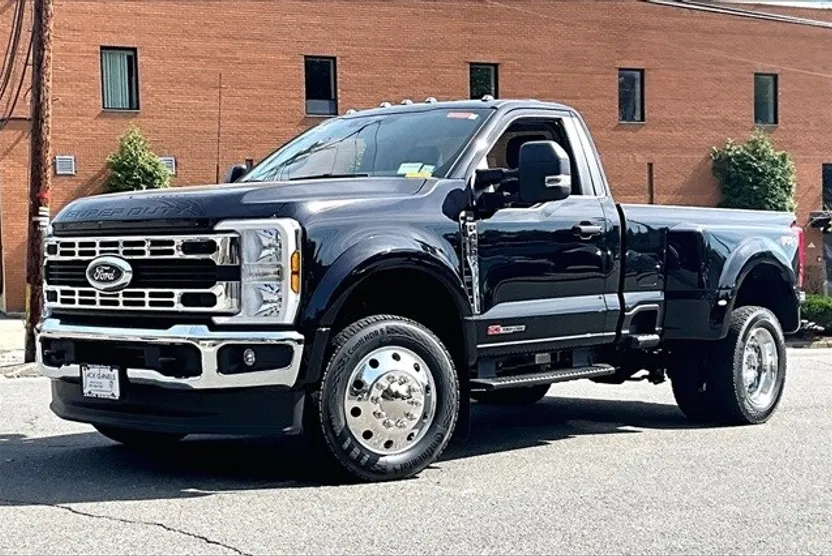 2025 Ford F-450 photo 1