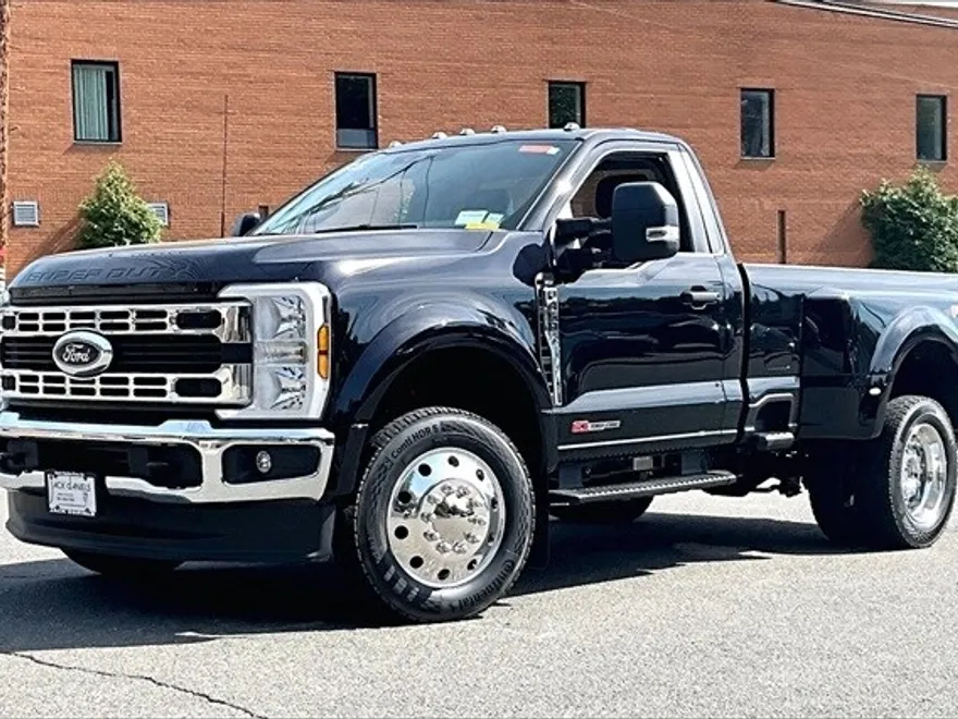 2025 Ford F-450 photo 1