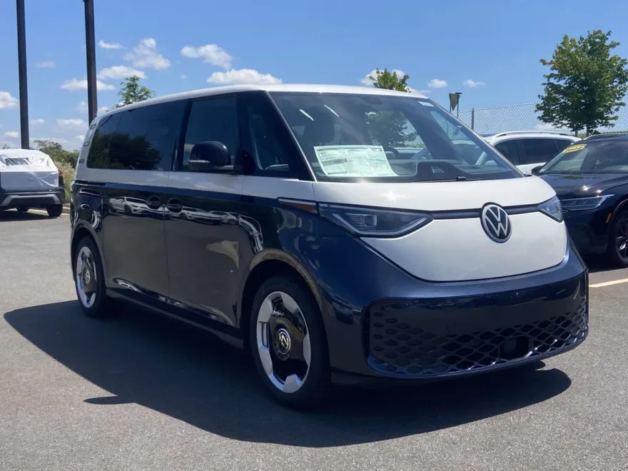 2025 Volkswagen ID. Buzz Pro Plus photo 1