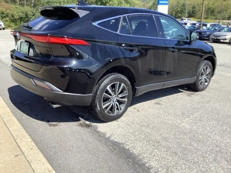 2023 Toyota Venza LE photo 1