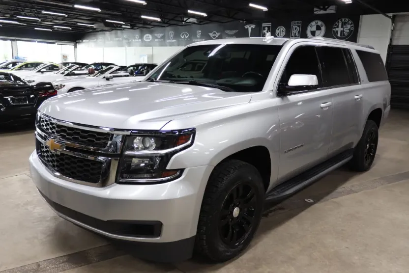 2020 Chevrolet Suburban 1500 LT photo 1