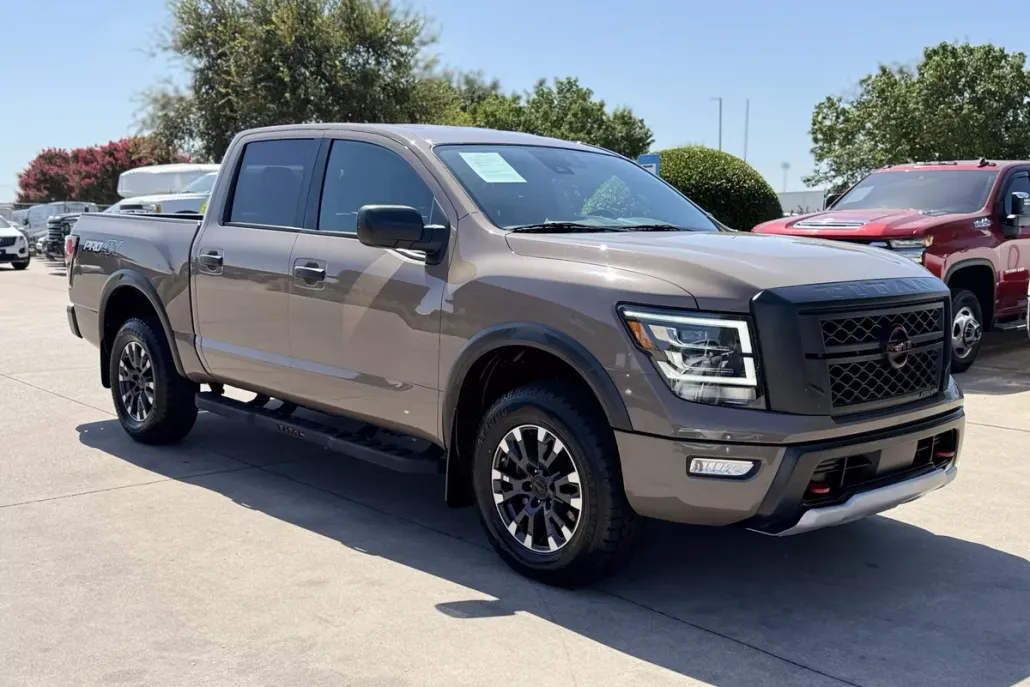 2023 Nissan Titan PRO-4X photo 1