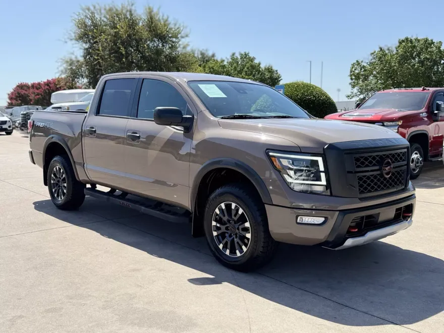 2023 Nissan Titan PRO-4X photo 1