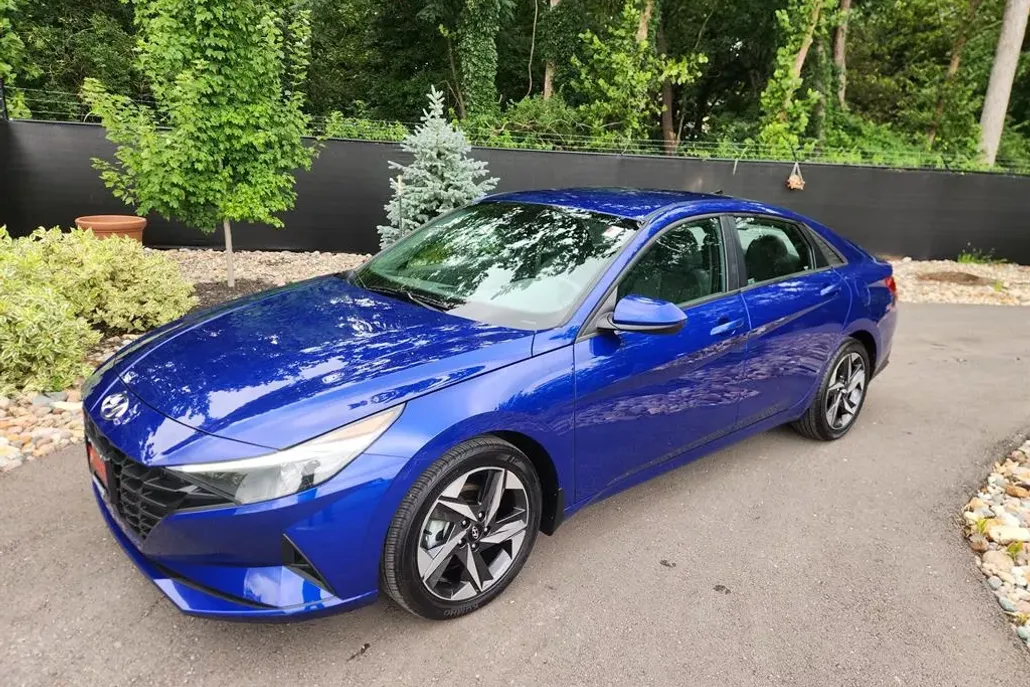 2023 Hyundai Elantra SEL Convenience photo 1
