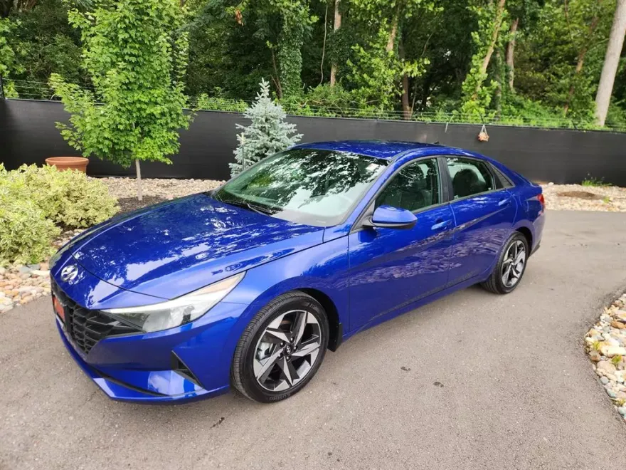 2023 Hyundai Elantra SEL Convenience photo 1