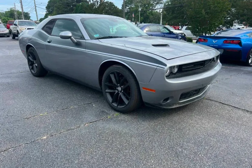 2015 Dodge Challenger SXT photo 1