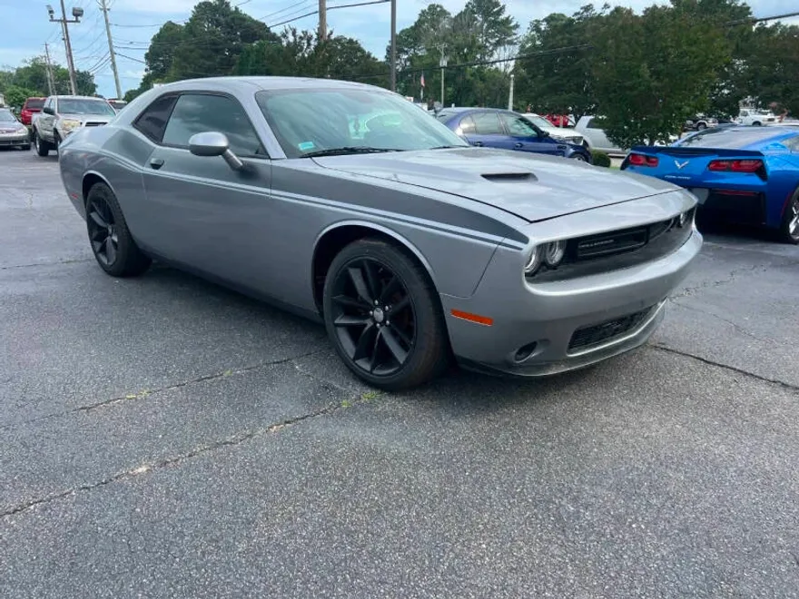 2015 Dodge Challenger SXT photo 1