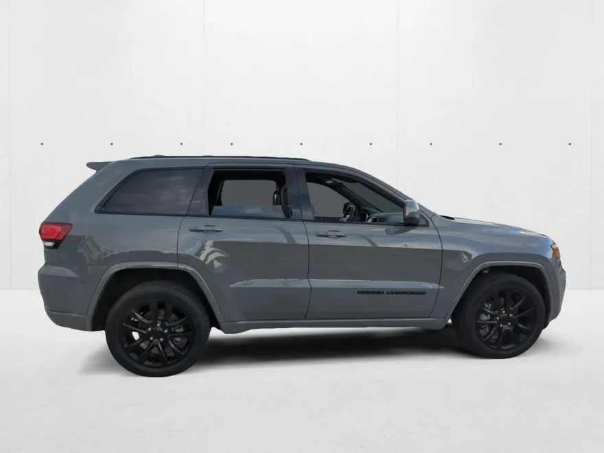 2021 Jeep Grand Cherokee Laredo X photo 1