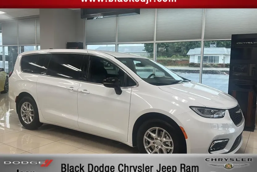 2026 Chrysler Pacifica photo 1
