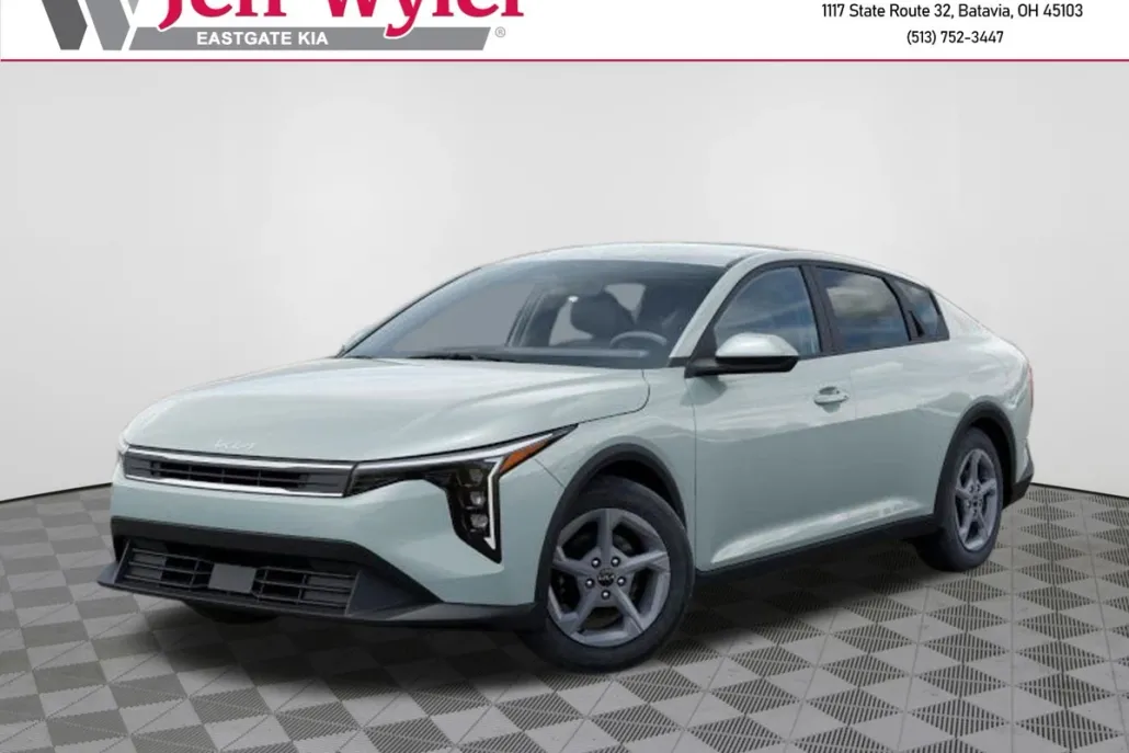 2025 Kia K4 LXS photo 1