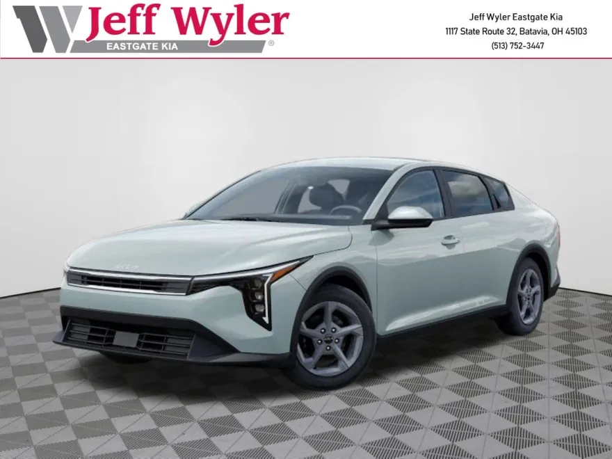 2025 Kia K4 LXS photo 1